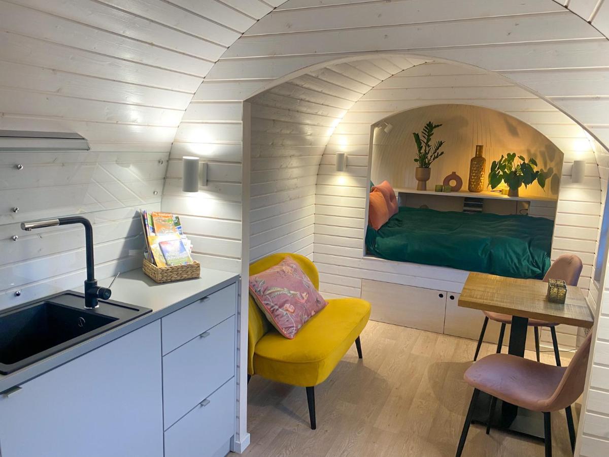 Bed & Wellness Klein Knorrestein: Romantic Tiny Houses with Private Wellness Almere Exterior photo